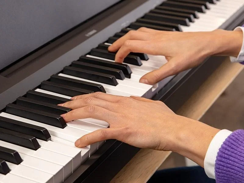 Yamaha P-143 với phím đàn GHS
