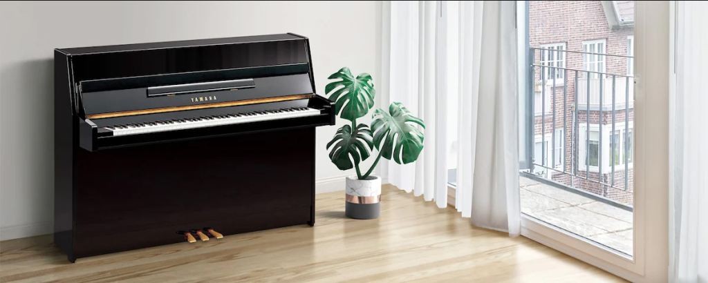 Piano cơ Yamaha JU109