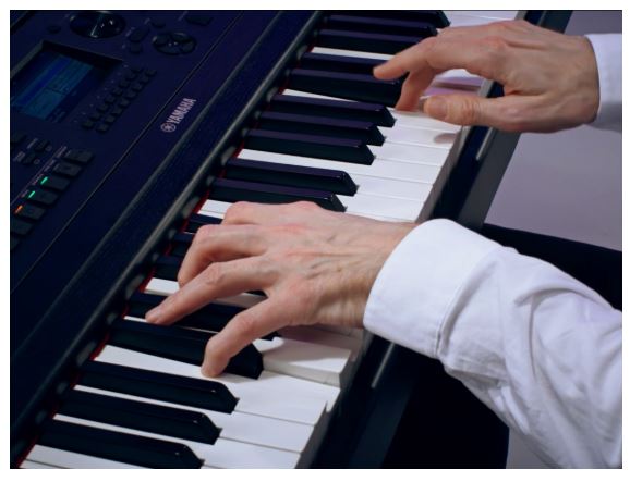  Yamaha DGX-670- phím